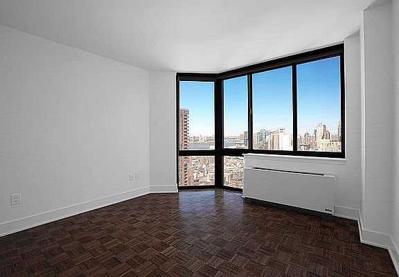 3rd image of 420 W 42nd St APT 32e
