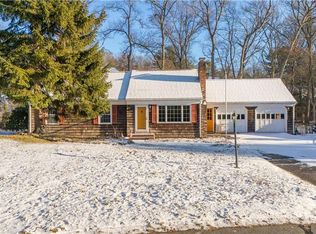 27 Bishop Dr, Cumberland, RI 02864