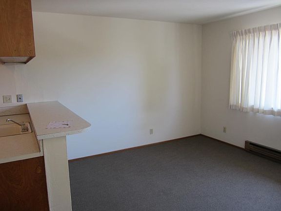3rd image of 560 Charter St APT 2