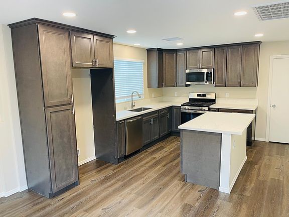 4th image of 3823 Robinhood Ln #C