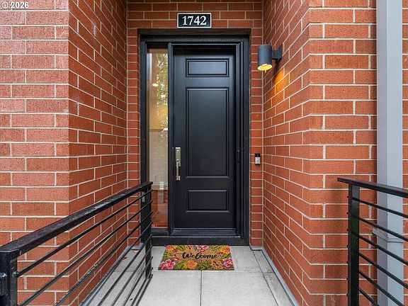 3rd image of 1742 NW Riverscape St #1742