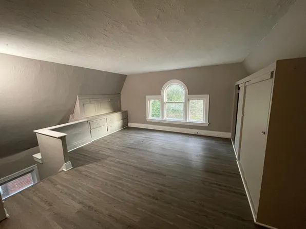 552 Hill St #3, Sewickley, PA 15143