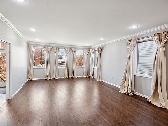3rd image of 3423 N Kedzie Ave