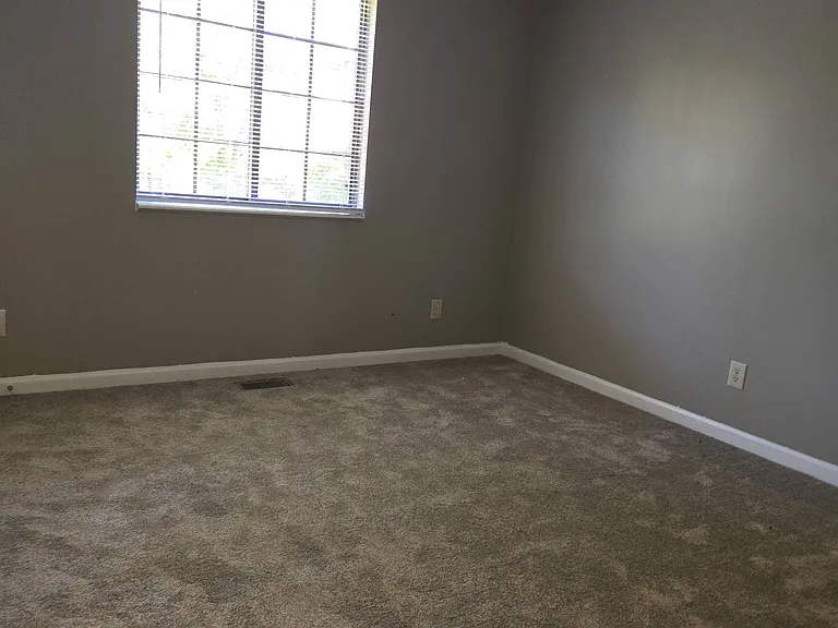 235 Meadow Glen Dr — Photo 13