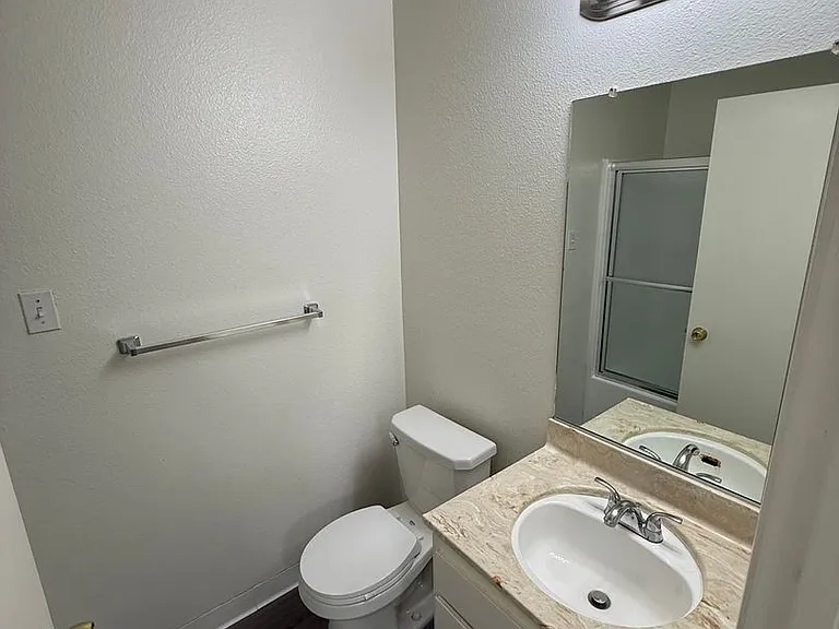 14543 Burbank Blvd — Photo 17