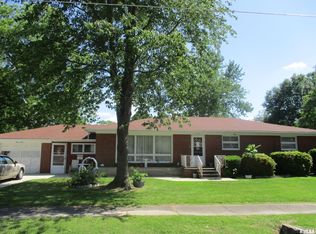 406 W 4th St, Benton, IL 62812