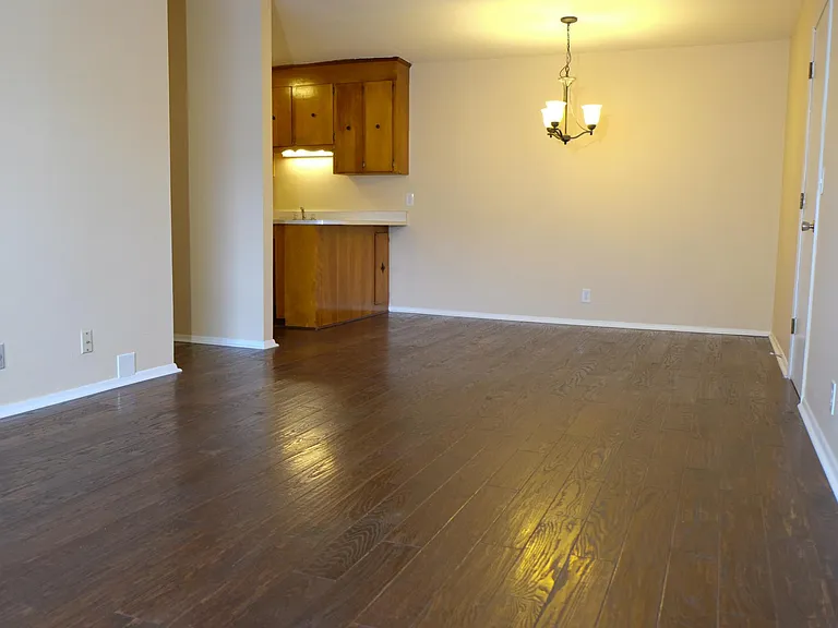 2530 Sharondale Dr #B7 — Photo 2