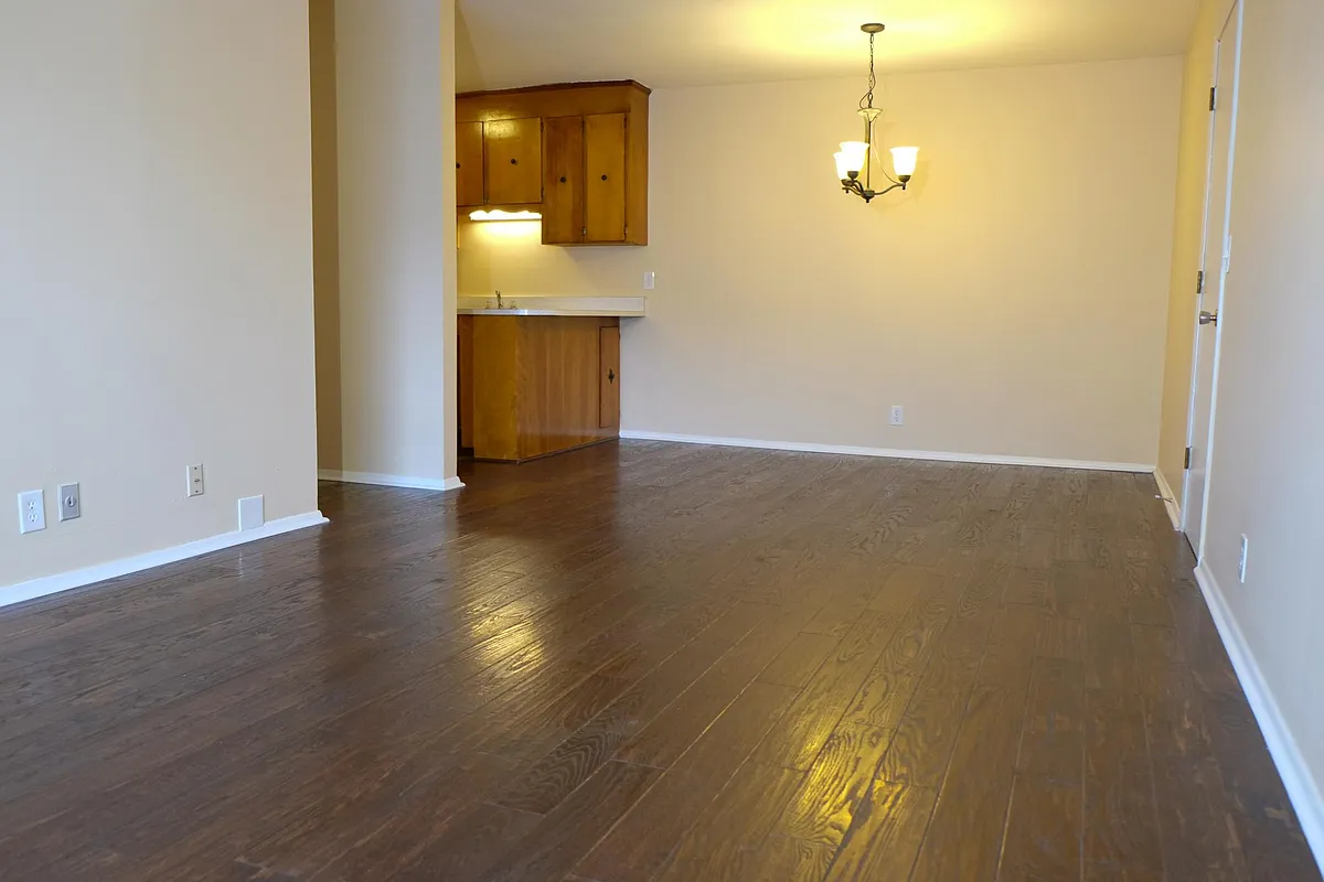 Building Photo - 2530 Sharondale Dr #B7