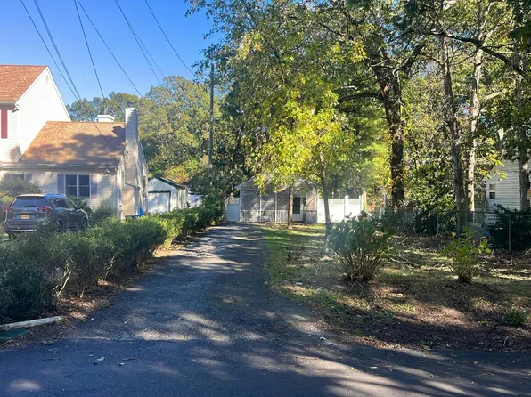 125 Wood Rd, Centereach, NY 11720