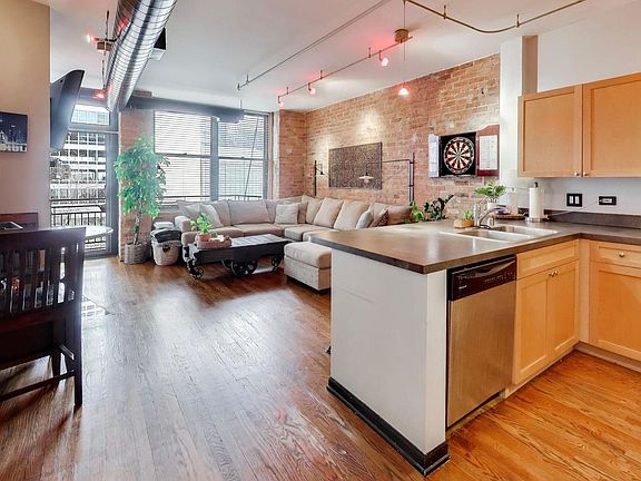 5th image of 520 W Huron St APT 406