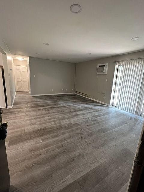 1st image of 13-847 S Lake Park Ave #13