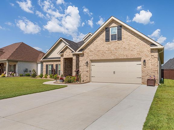 3rd image of 115 Woodwinds Ct