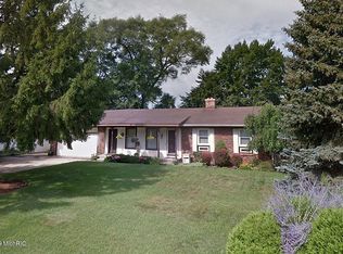 7721 Cardinal Dr, Jenison, MI 49428