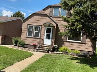 215 3rd St, Ipswich, SD 57451