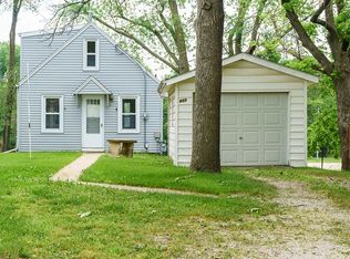 933 22nd Ave SW, Cedar Rapids, IA 52404