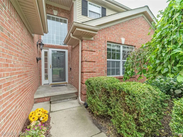 1478 Courtney Ct, Hartland, MI 48353