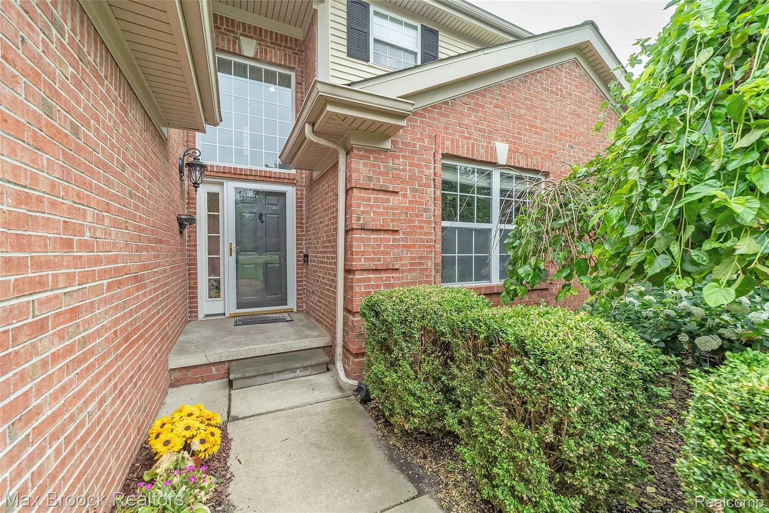1478 Courtney Ct photo 1