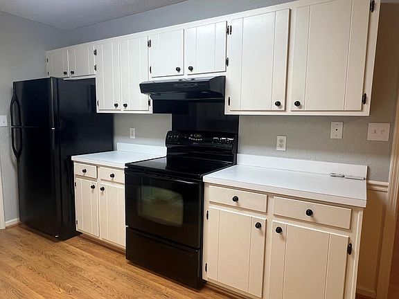 5th image of 361 Creekside Dr