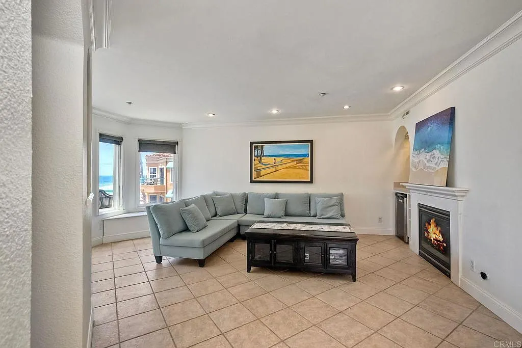 2 bed, 1010 sqft, $4,500 — Photo 4