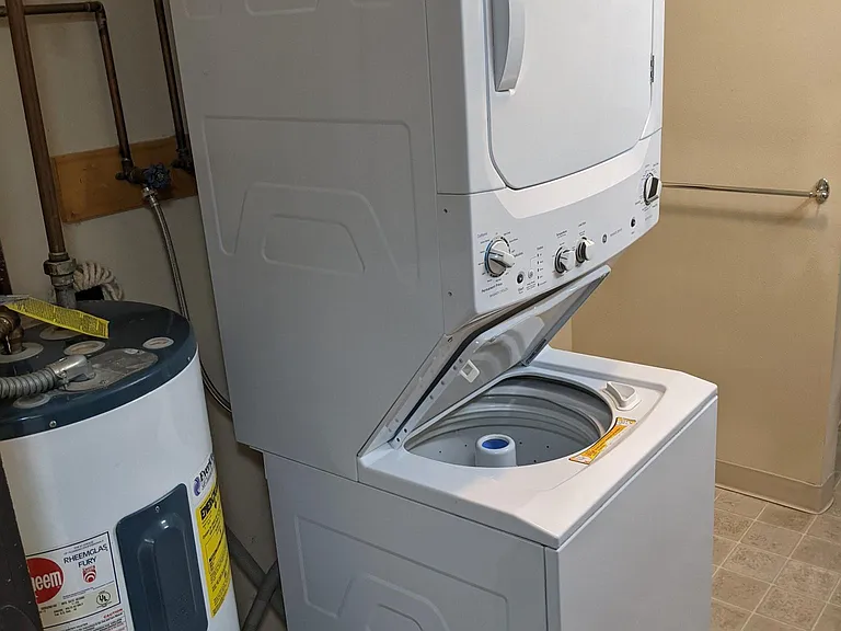 125 E North St #117 — Photo 9