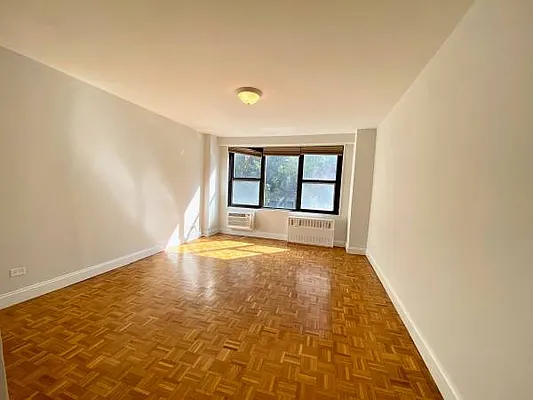 Rented by Zjama Realty Corp | media 6