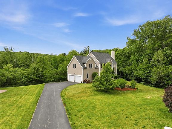 2nd image of 6 Pond Ct