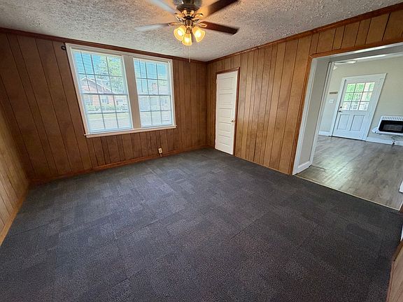5th image of 16 Dogwood St NE