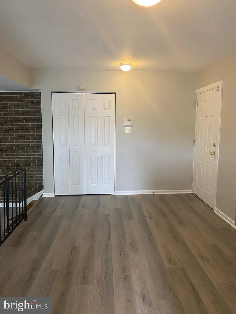 2 bed, 1052 sqft, $2,100 — Photo 4