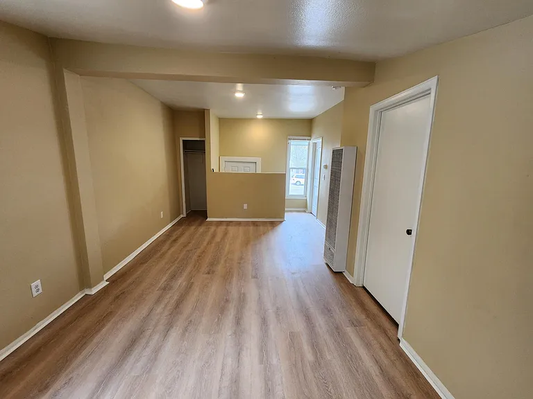 721 E 8th St #1 — Photo 3