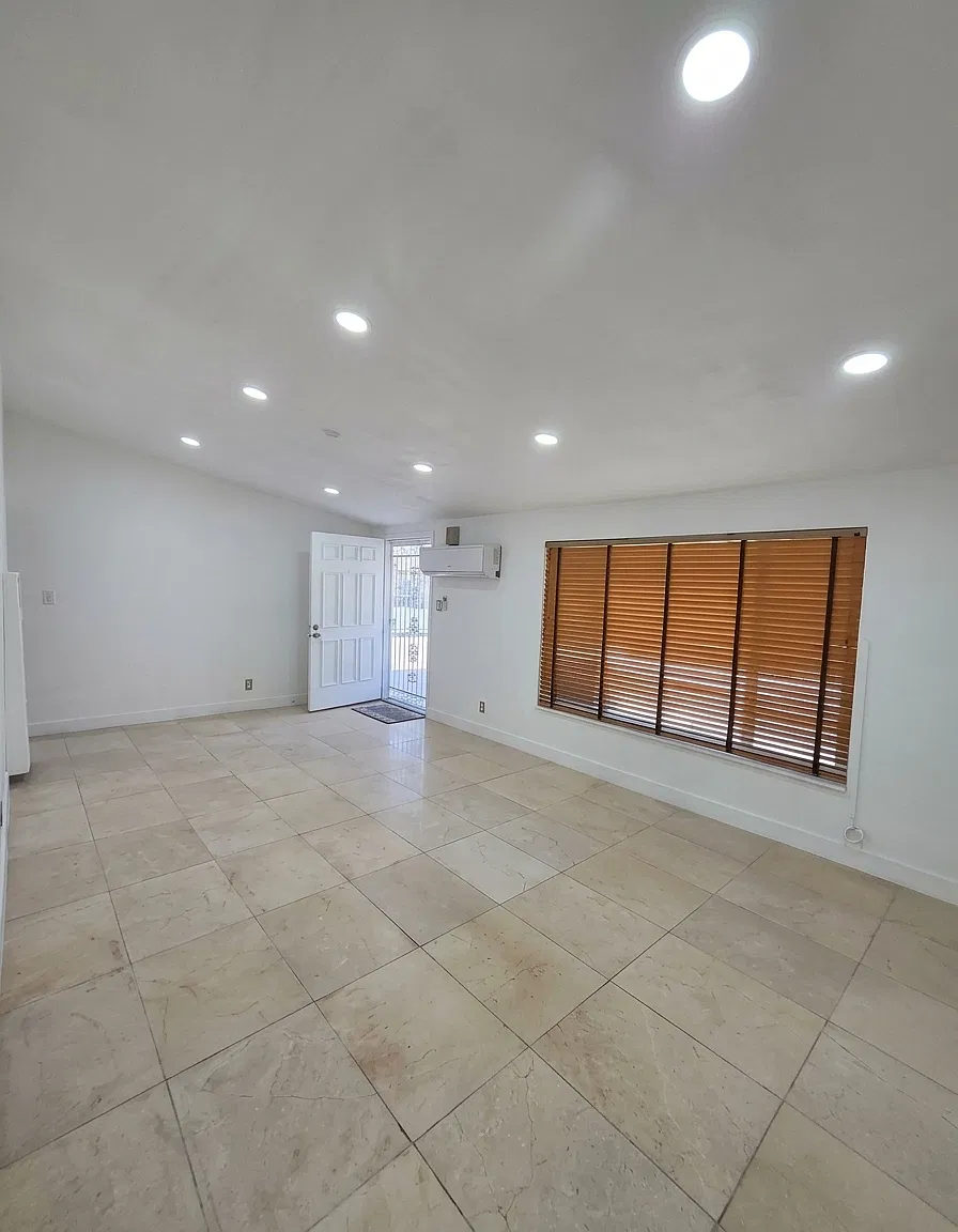 12402 Darnell St — Photo 2