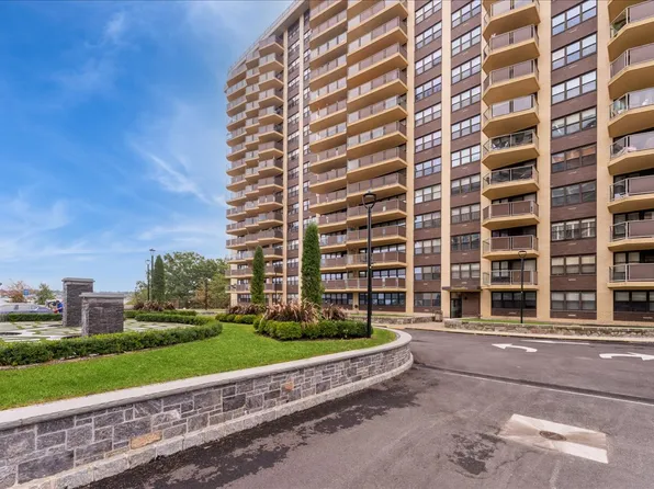 18-05 215th Street 8C image 3 of 15