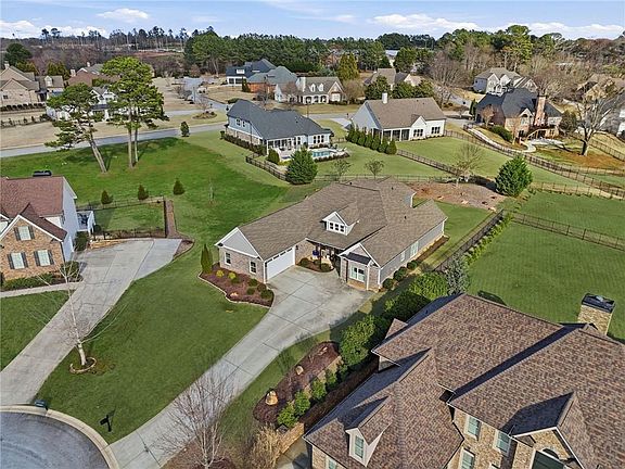 4th image of 776 High Falls Ct