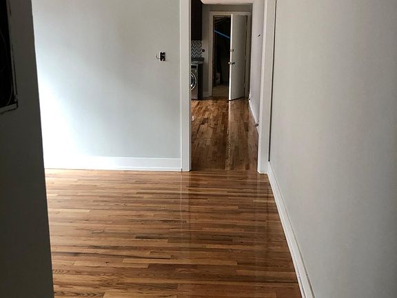 5th image of 908 W George Avenue Chicago Is #Firstfloor