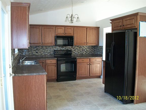 3rd image of 105 Aster Dr