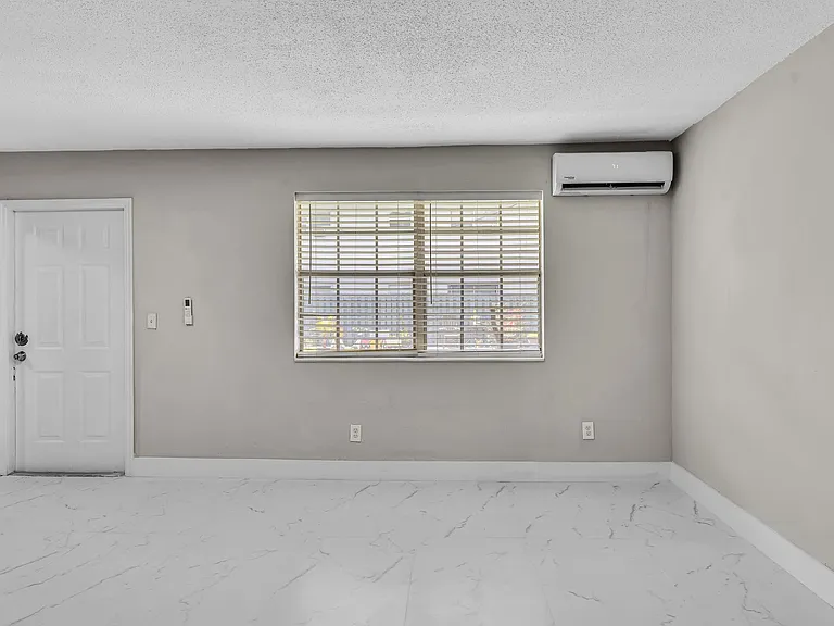 626 SW 14th Ave #102 — Photo 9