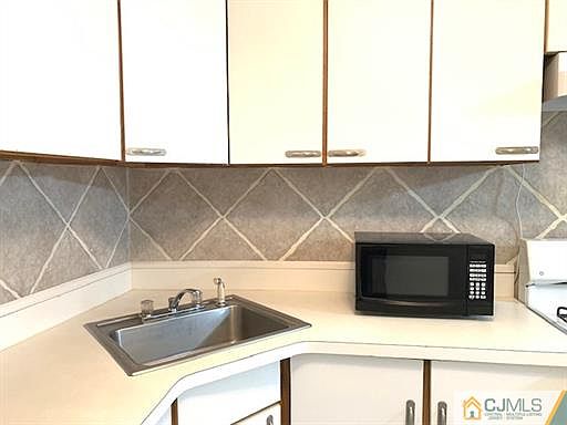 3rd image of 6 Lake Ave APT 5A