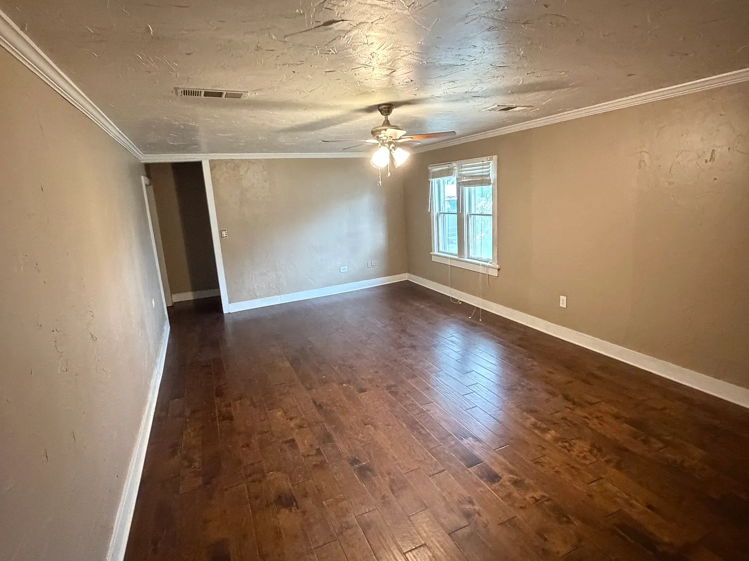 4 bed, 1718 sqft, $1,950 — Photo 2