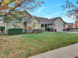 7621 SW 27th St, Topeka, KS 66614