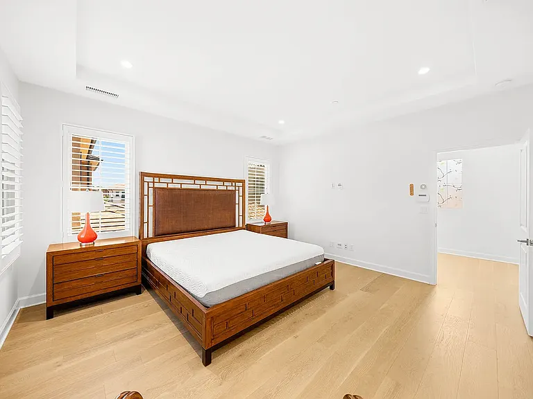 68 Henson — Photo 18