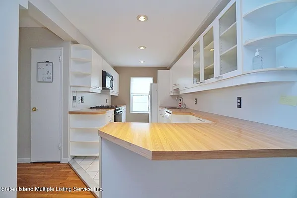 Sold by REMAX Elite | media 23