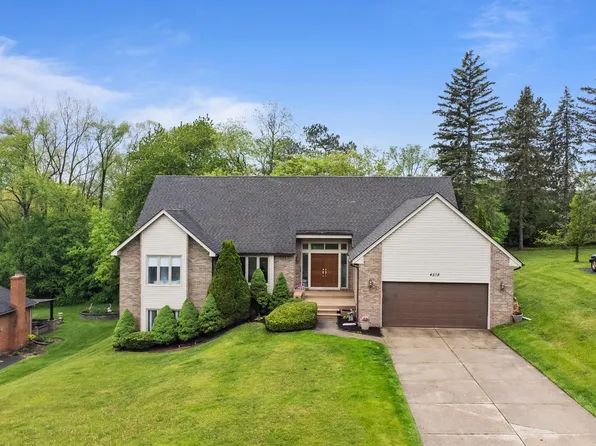 4578 Pine Village Dr, West Bloomfield, MI 48323