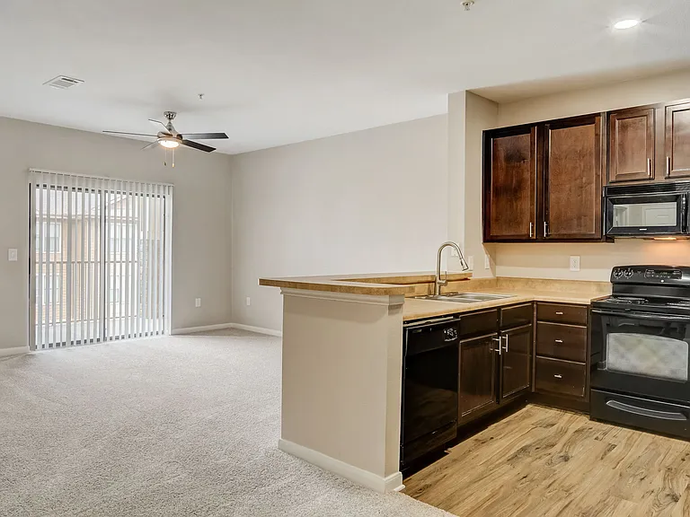 Las Brisas Apartments — Photo 115
