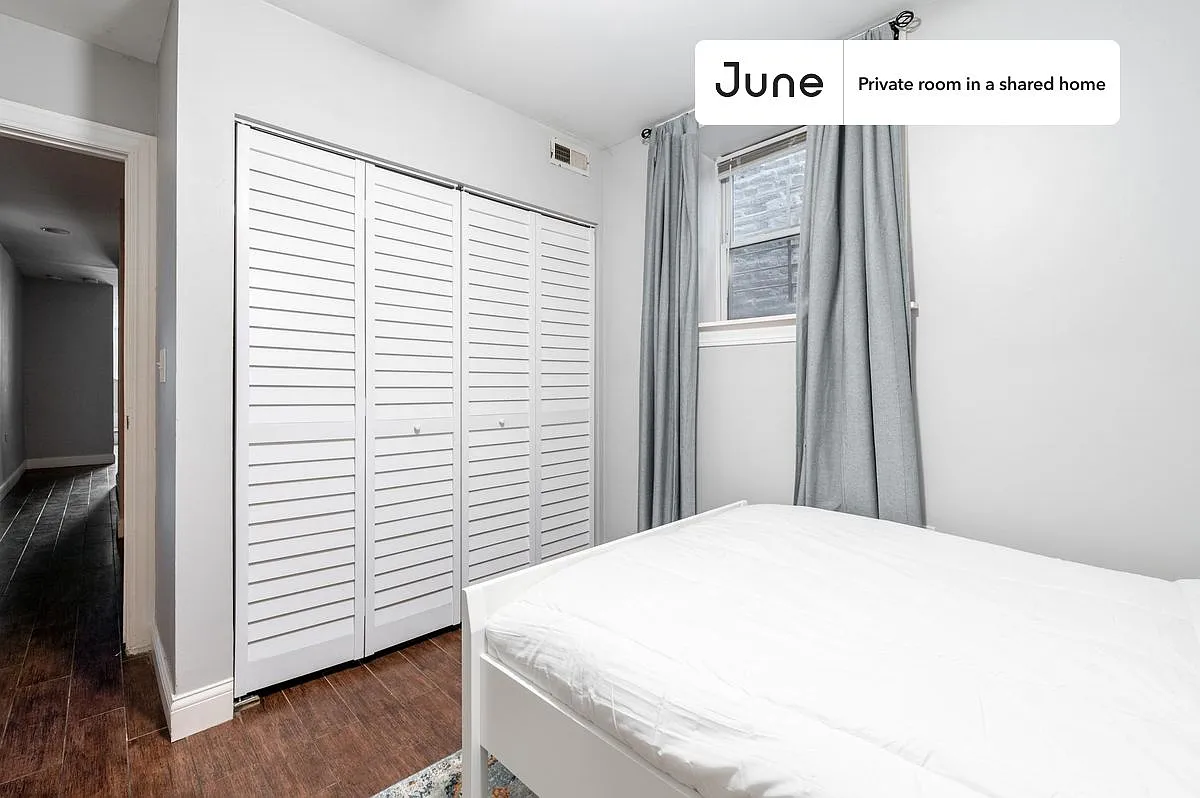 Full bedroom in 3 bed/2 bath home in Near West Side #1587 A — Photo 3