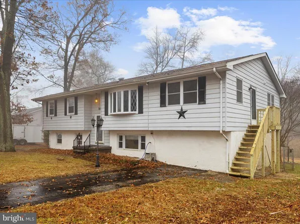 184 Diana Dr, Pasadena, MD 21122