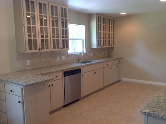 2nd image of 202 W Caddo St