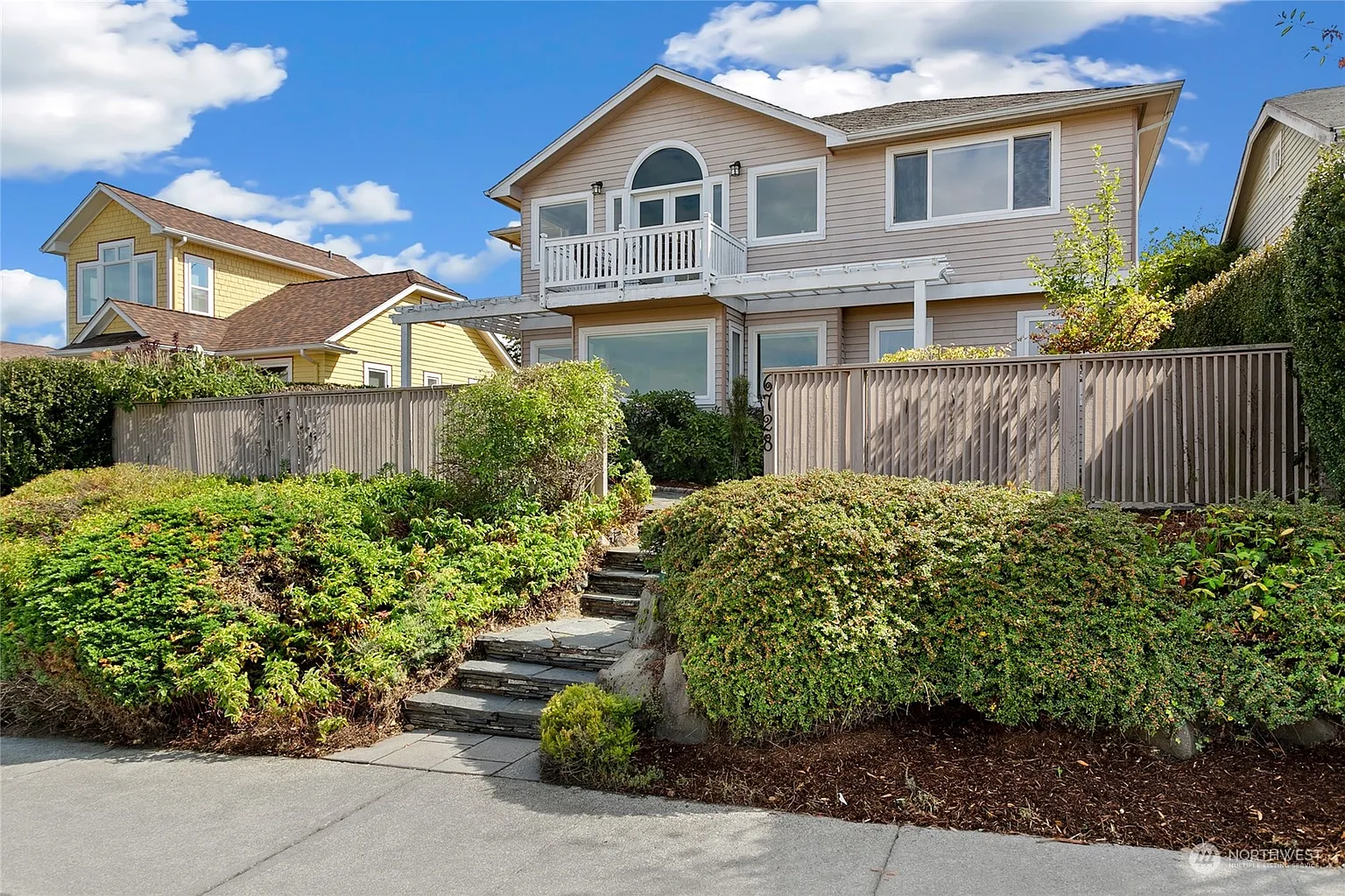 6728 40th Avenue SW photo 1