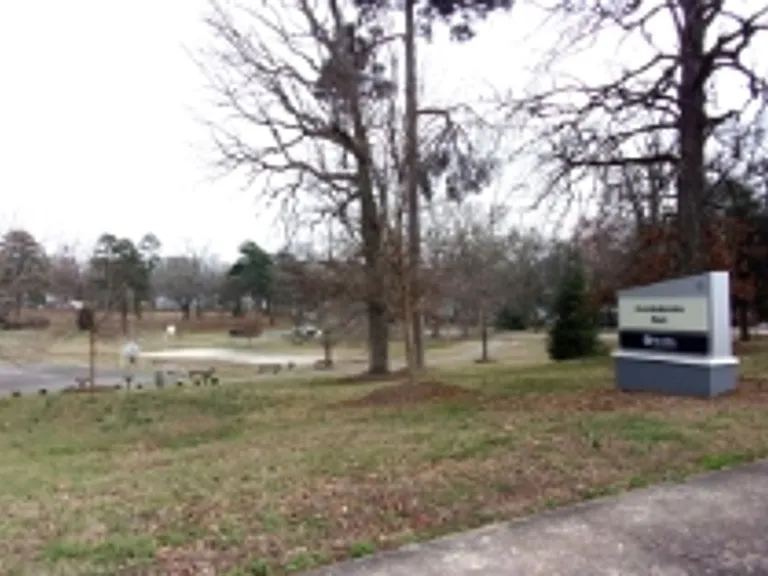 411 N Confederate Ave — Photo 2