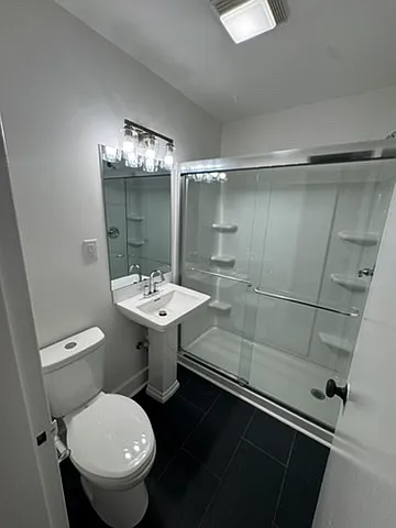 2909 Wade Ave — Photo 2