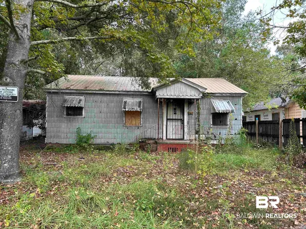 457 Pinehill Dr, Mobile, AL 36606