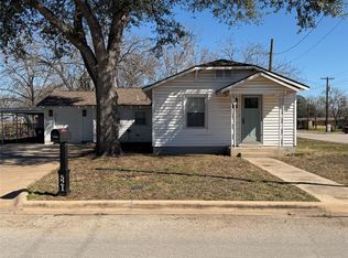 521 S Oak Ave, Luling, TX 78648